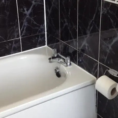 Chequers Plaza Hotel ванная