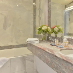 Отель Suites Unic Renoir Saint-Germain Франция, Париж - отзывы, цены и фото номеров - забронировать отель Suites Unic Renoir Saint-Germain онлайн ванная фото 2