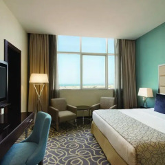Отель Ramada Corniche 4* Номер Делюкс