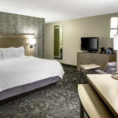 Отель Courtyard Columbus Downtown Стандартный номер с различными типами кроватей