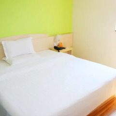 Отель 7 Days Inn Shenzhen Shuibei Metro Station Branch Шэньчжэнь комната для гостей фото 3
