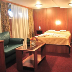 Hotel-ship Petr Pervyi Стандартный семейный номер с двуспальной кроватью