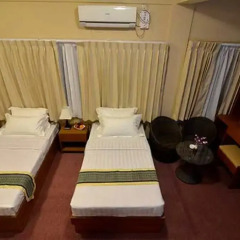 Kyi Tin Hotel 3* Улучшенный номер с 2 отдельными кроватями фото 3