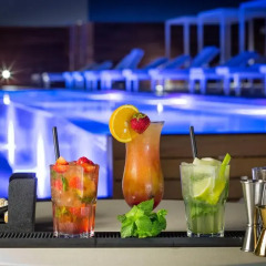 Отель One Ibiza Suites гостиничный бар