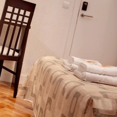 Отель Hostal Besaya Стандартный номер с различными типами кроватей фото 10