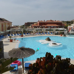 Отель Bahía Calma бассейн