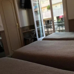 Отель Hôtel Acanthe 2* Стандартный номер с различными типами кроватей фото 3