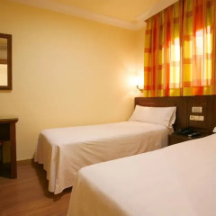 Отель Hostal Victoria I Стандартный номер с двуспальной кроватью фото 2