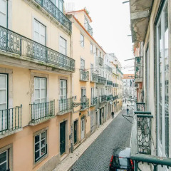 Отель Camoes Deluxe Bairro Alto Португалия, Лиссабон - отзывы, цены и фото номеров - забронировать отель Camoes Deluxe Bairro Alto онлайн балкон