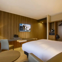 AC Hotel by Marriott, Manchester Salford Quays 4* Номер Делюкс с различными типами кроватей фото 2
