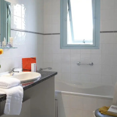 Отель Hôtel Berlioz 3* Стандартный номер с двуспальной кроватью