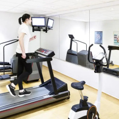 Отель Vienna House Easy Leipzig Германия, Лейпциг - 2 отзыва об отеле, цены и фото номеров - забронировать отель Vienna House Easy Leipzig онлайн фитнесс-зал фото 4