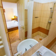 Отель Jó itt Pesten Венгрия, Будапешт - отзывы, цены и фото номеров - забронировать отель Jó itt Pesten онлайн ванная