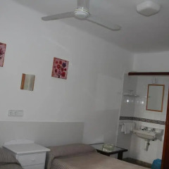 Отель Hostal Las Nieves Стандартный номер с 2 отдельными кроватями (общая ванная комната) фото 11