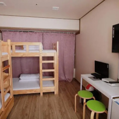 Отель Tomo Residence 2* Стандартный семейный номер с двуспальной кроватью фото 3