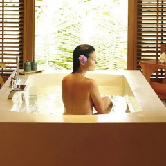 Отель Four Seasons Resort Bora Bora 5* Вилла с различными типами кроватей фото 10