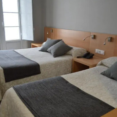 Отель Hostal Alborán Стандартный номер с различными типами кроватей фото 6