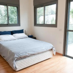Апартаменты Ziv Apartments 8 Amos Street Тель-Авив комната для гостей фото 5