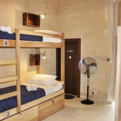 Two Pillows Boutique Hostel Кровать в общем номере фото 10