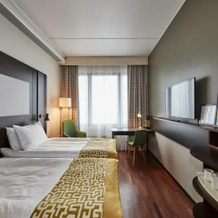 Отель Holiday Inn West Ruoholahti Хельсинки сейф в номере