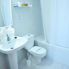 Отель Apartamentos Lux Mar Испания, Ивиса - отзывы, цены и фото номеров - забронировать отель Apartamentos Lux Mar онлайн ванная
