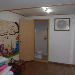 Отель Yoo's Family Guest House 3* Улучшенный номер с различными типами кроватей фото 3