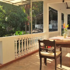 Отель French Lotus Unawatuna Guest House Унаватуна балкон