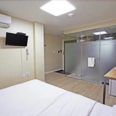 Starria Hostel Стандартный номер с двуспальной кроватью фото 2