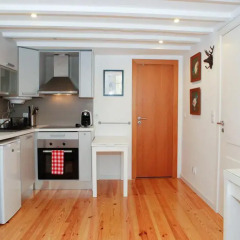 Отель Alfama Yellow House 2* Апартаменты с различными типами кроватей фото 19
