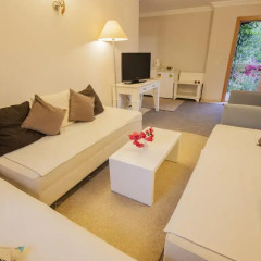 Moonshine Hotel & Suites 3* Люкс с различными типами кроватей фото 10