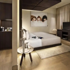 Отель ME Milan Il Duca 5* Люкс Me с различными типами кроватей фото 7
