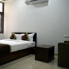 OYO 6697 Hotel Green Lemon 2* Улучшенный номер с различными типами кроватей фото 4