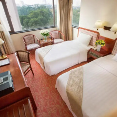 Hanoi Hotel 4* Улучшенный номер с различными типами кроватей фото 3