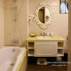 Отель Hanoi Guest House Royal 3* Улучшенный номер с различными типами кроватей фото 8