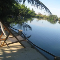 Отель CoCo Riverside Homestay Хойан приотельная территория