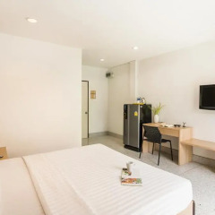 Отель The Fifth Residence 3* Улучшенный номер с двуспальной кроватью фото 5