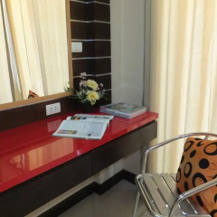 Dengba Hostel Phuket Улучшенный номер с различными типами кроватей фото 5