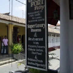 Отель Fort Fifty Inn