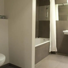 Отель La Madeleine Grand Place Brussels 3* Улучшенный номер с различными типами кроватей фото 2