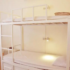 Отель Olive Hanoi 2* Кровать в общем номере фото 4