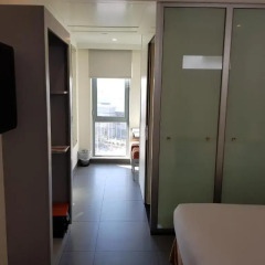 Отель easyHotel Dubai Jebel Ali Стандартный номер с различными типами кроватей фото 6