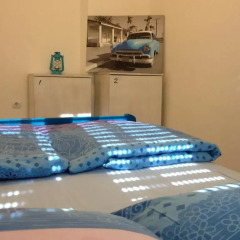 Pozitiv Hostel Стандартный номер с двуспальной кроватью (общая ванная комната)