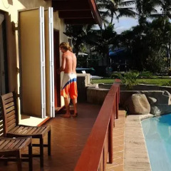 Отель Travellers Beach Resort балкон