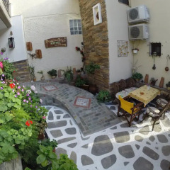 Akrotiri Hotel