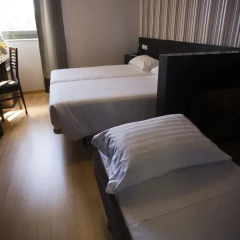 Отель Aparthotel Zenit Hall 88 4* Стандартный семейный номер с двуспальной кроватью фото 11