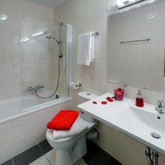 Апартаменты Apartamenty Sadyba Warsaw – Apartments Улучшенный люкс