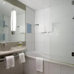 Отель Novotel Zurich Airport Messe 4* Улучшенный номер с различными типами кроватей фото 6