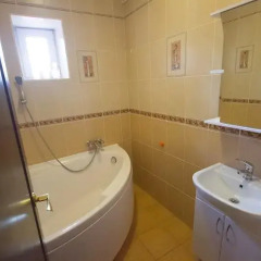 Гостиница Holiday Home on Voroshilova в Саранске отзывы, цены и фото номеров - забронировать гостиницу Holiday Home on Voroshilova онлайн Саранск ванная фото 2