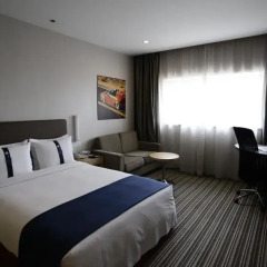 Отель Holiday Inn Express Shanghai New Hongqiao 3* Стандартный номер с двуспальной кроватью фото 4