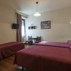 Отель Hostal Ayestaran II Стандартный номер с различными типами кроватей фото 3